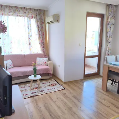 Rilska - Center And Sea Garden Appartamento